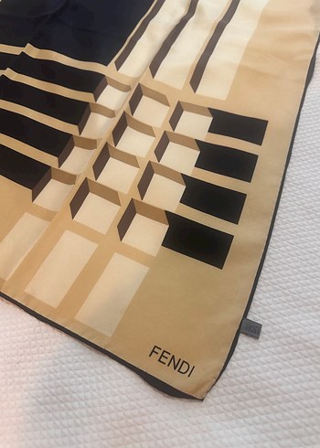 Fendi twill ipek eşarp