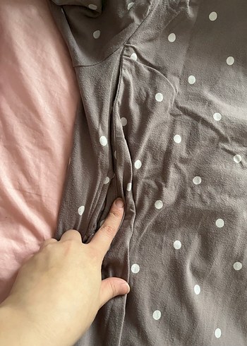 Gri Puantiyeli Hamile ve Emzirme Geceliği - Görsel 2