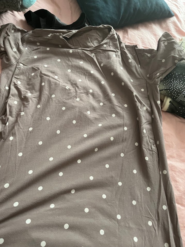 Gri Puantiyeli Hamile ve Emzirme Geceliği - Görsel 3