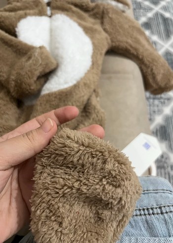 Kahverengi Peluş Bebek Tulumu Beyaz Detaylı - Görsel 4