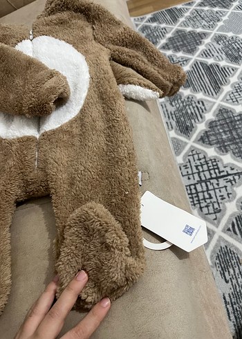 Kahverengi Peluş Bebek Tulumu Beyaz Detaylı - Görsel 3