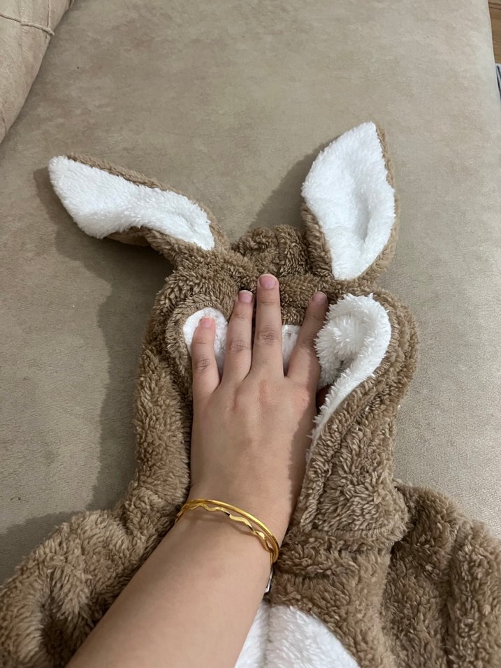 Kahverengi Peluş Bebek Tulumu Beyaz Detaylı - Görsel 5