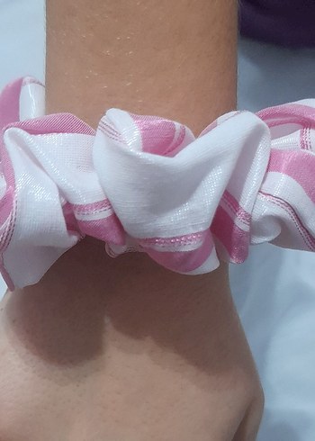 Pembe Fırfırlı Sentetik Kumaş Toka - Görsel 5