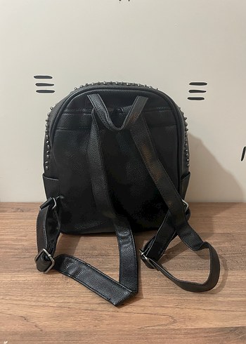 Siyah Deri Çıtçıtlı Rock Punk Sırt Çantası - Görsel 3