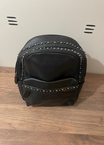 Siyah Deri Çıtçıtlı Rock Punk Sırt Çantası - Görsel 2