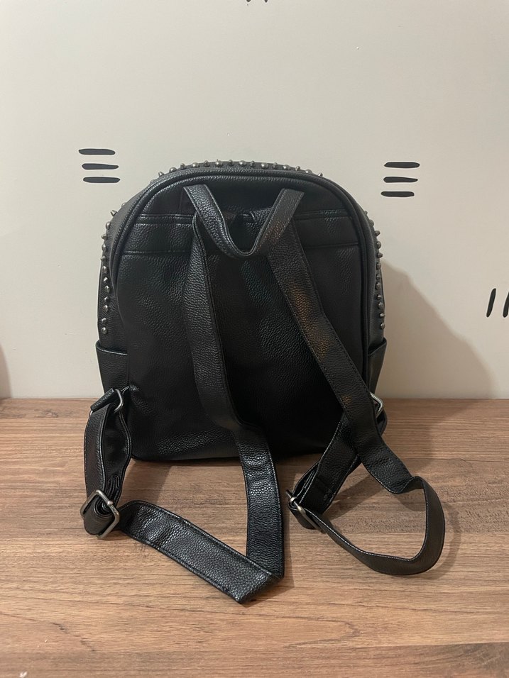 Siyah Deri Çıtçıtlı Rock Punk Sırt Çantası - Görsel 3