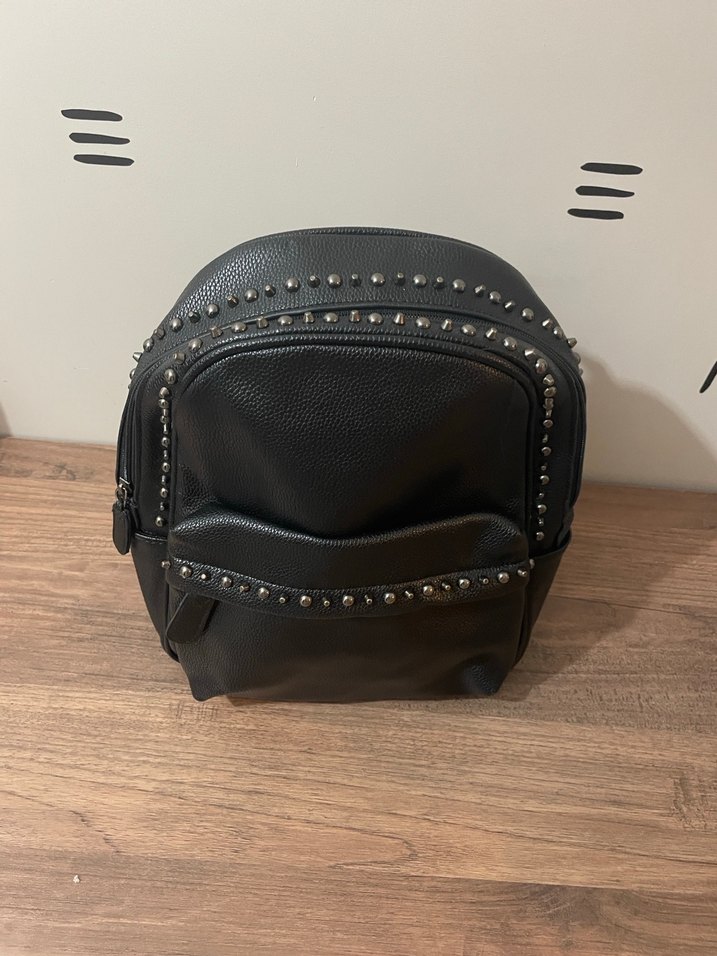 Siyah Deri Çıtçıtlı Rock Punk Sırt Çantası - Görsel 2