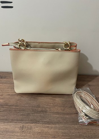 Bej Zincir Detaylı Kadın Deri Çanta - Görsel 3