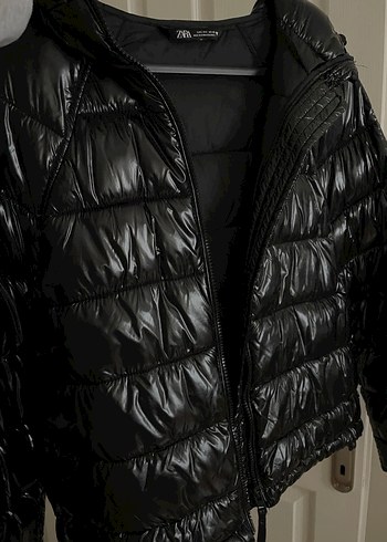 Zara Siyah Kapüşonlu Mont - Görsel 8