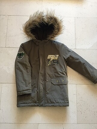 Haki parka.