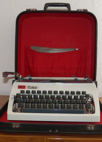 Erika Daro Vintage Antika Daktilo - Çalışır ve Orijinal Çantası - Görsel 2