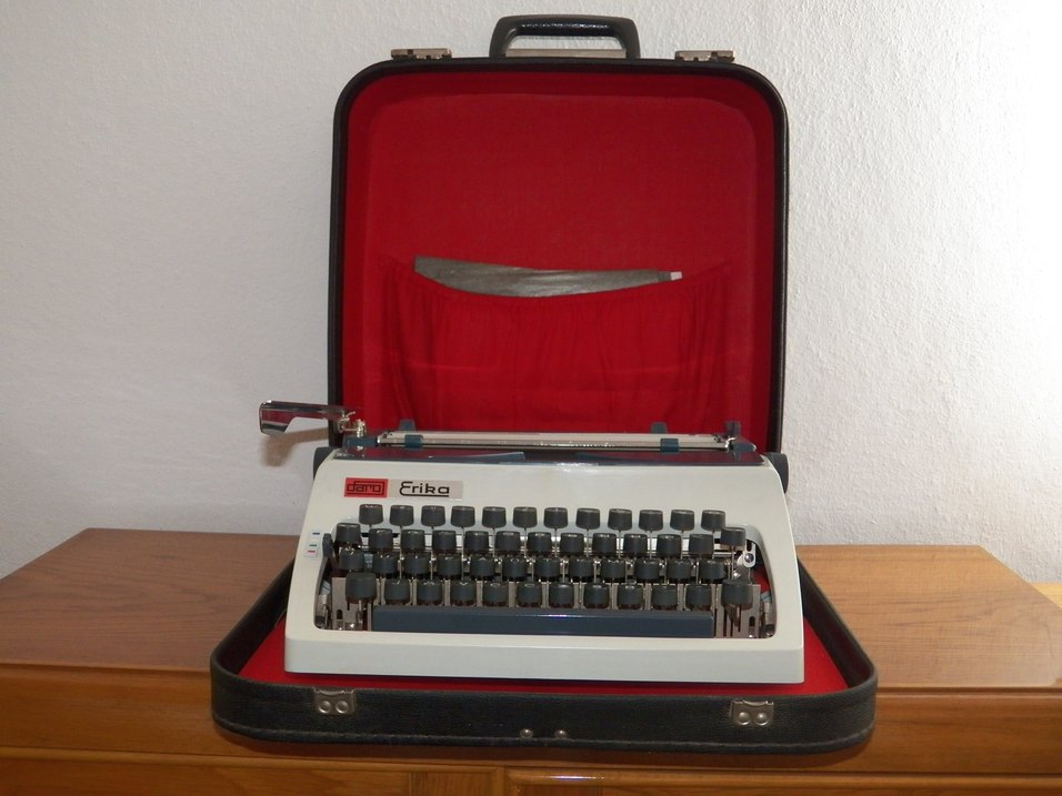 Erika Daro Vintage Antika Daktilo - Çalışır ve Orijinal Çantası - Görsel 2