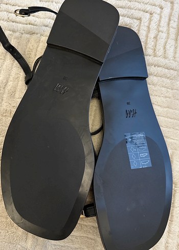 H&M Altın Tokalı Siyah Deri Kadın Sandalet