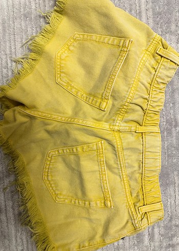 Sarı Düğmeli Mini Denim Şort - Görsel 3