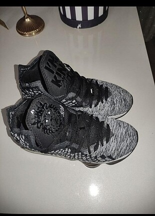 Nike LeBron 17