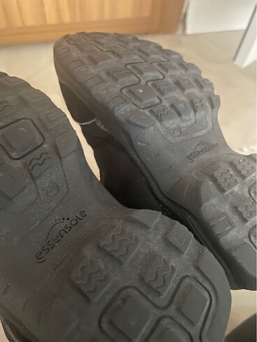 29 Beden siyah Renk Decathlon-Quechua -6 dereceye kadar ısı koruyan su geçirmez bot