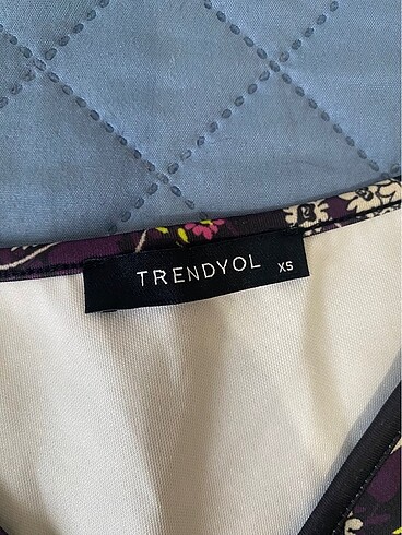 xs Beden Koyu çiçekli elbise Trendyol (XS)