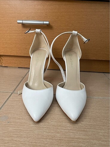 Nine West beyaz topuklu ayakkabı