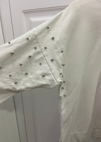 Düğme Detaylı Beyaz Kadın Sweatshirt - Görsel 2