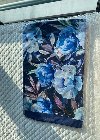 Çiçek Desenli Şal - Görsel 3