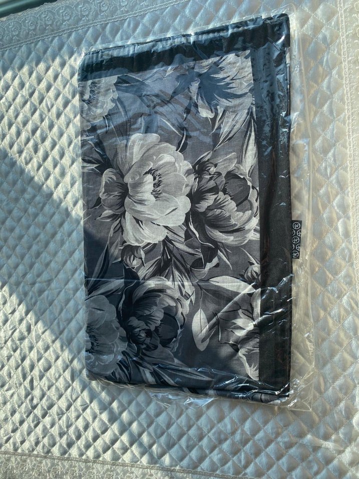 Çiçek Desenli Şal - Görsel 2