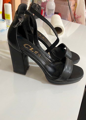 Snake desenli parlak siyah topuklu sandalet - Görsel 3