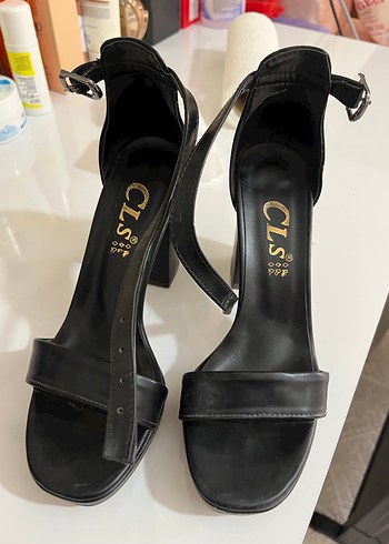 Snake desenli parlak siyah topuklu sandalet - Görsel 2