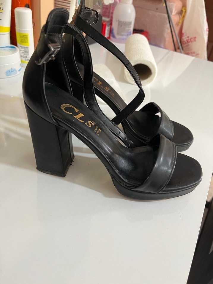 Snake desenli parlak siyah topuklu sandalet - Görsel 3