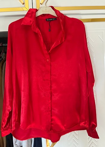 Kadın Parlak Kırmızı Saten Gömlek - Görsel 2