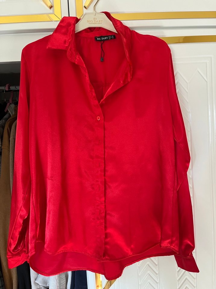 Kadın Parlak Kırmızı Saten Gömlek - Görsel 2