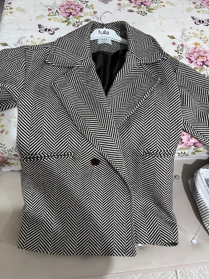 Gri Zebra Desenli Düğmeli Kadın Kaban - Görsel 3