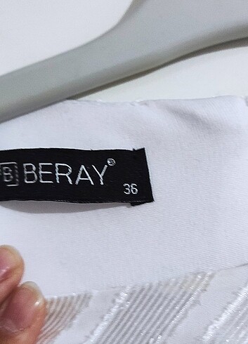 s Beden beyaz Renk Ürün yeni sadece bir defa kullandim 36 beden ama 38 bedenede rah