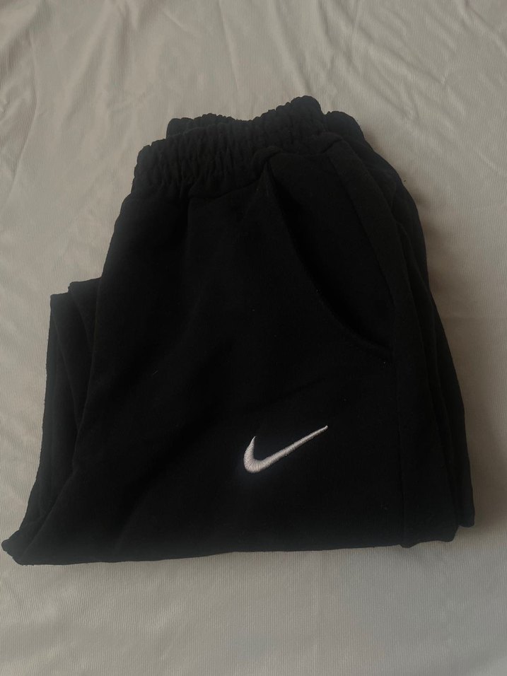 Nike Siyah V Yaka  Midi Tişört ve eşofman takımı - Görsel 3