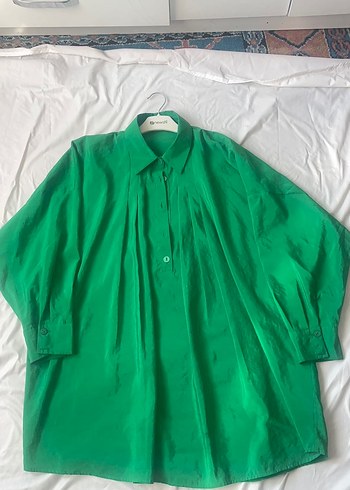 Uzun Kollu Parlak Yeşil Kadın Gömlek - Görsel 4