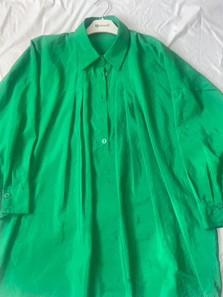 Uzun Kollu Parlak Yeşil Kadın Gömlek - Görsel 3