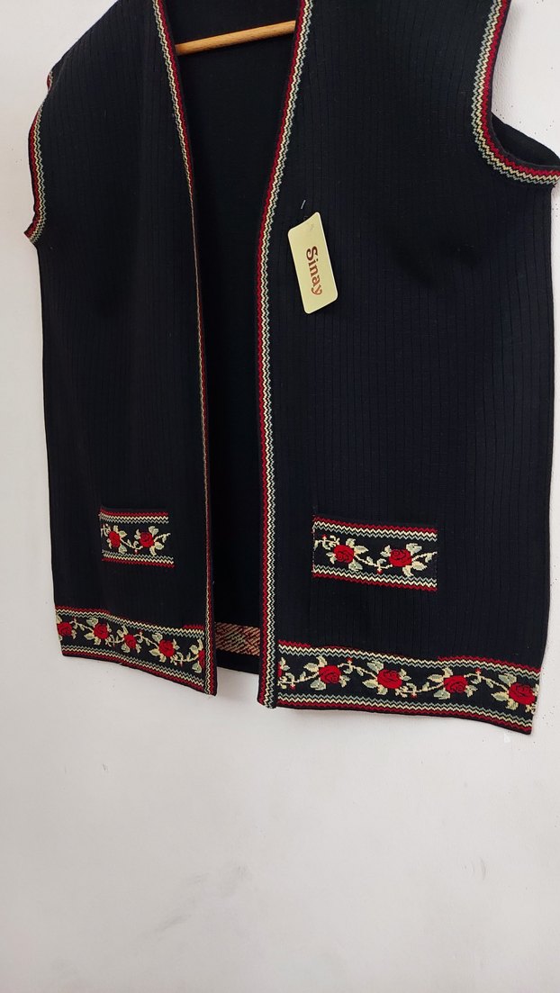 Siyah Uzun Kadın Güllü Desenli Cepli Triko Anne Yelek - Görsel 2