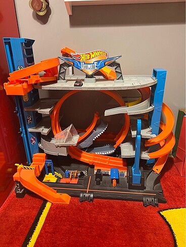 HOT WHEELS ULTİMATE GARAGE