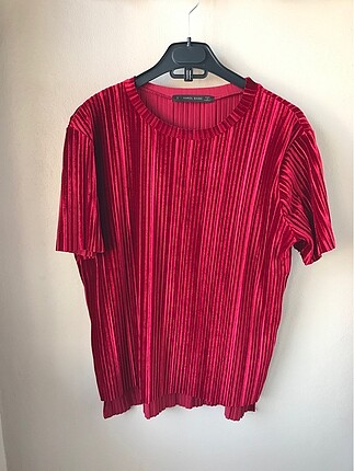 Kırmızı kadife tshirt