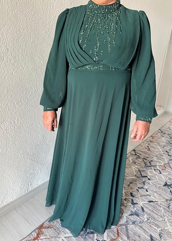 Yeşil İşlemeli Uzun Kollu Abiye Elbise