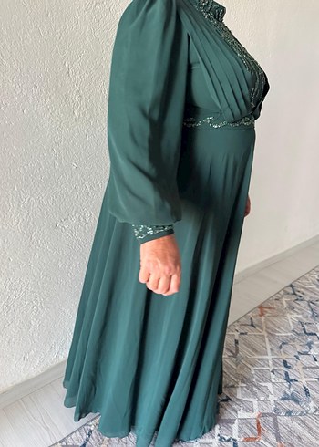Pınar Şems Yeşil İşlemeli Uzun Kollu Abiye Elbise