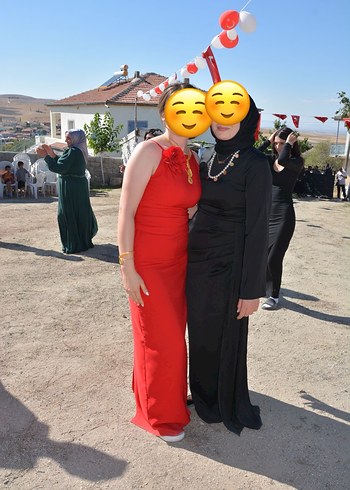 38 Beden Kırmızı Yakası Gül Detaylı Midi Elbise