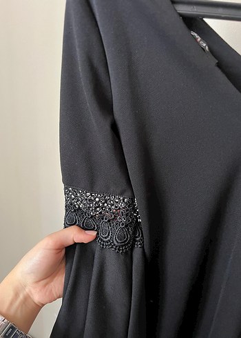 Drapeli Siyah V Yaka Midi Elbise - Görsel 3