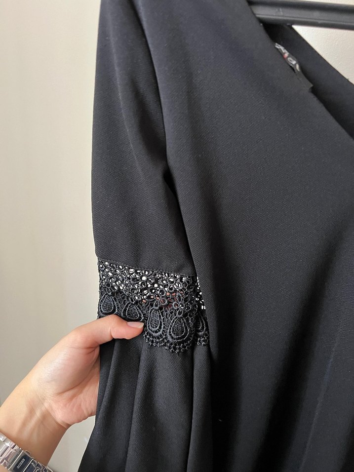 Drapeli Siyah V Yaka Midi Elbise - Görsel 3