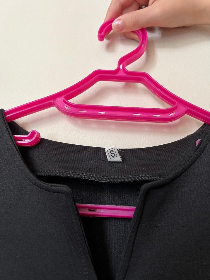 Pileli, V Yaka, Siyah Midi Elbise - Görsel 3