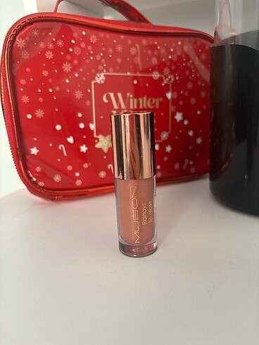 Muson pembe lip gloss