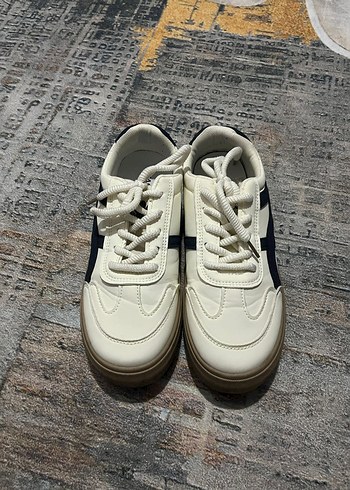 Beyaz Bağcıklı Kadın Sneakers