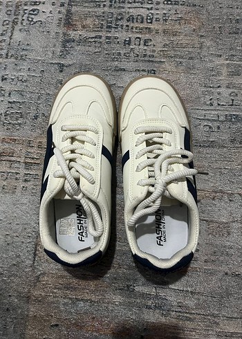 37 Beden Beyaz Bağcıklı Kadın Sneakers
