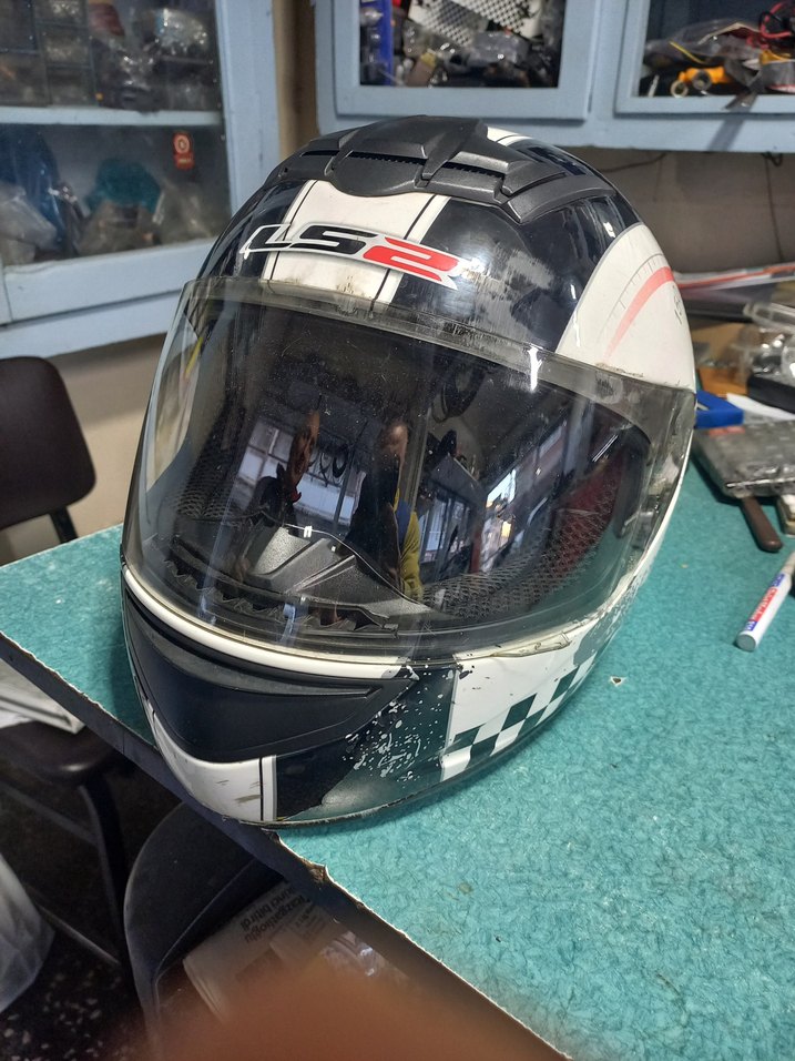 Beyaz Gri Sokak Stili Motosiklet Kaskı - Görsel 2