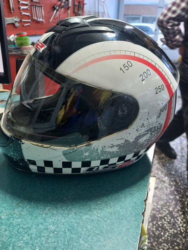 Beyaz Gri Sokak Stili Motosiklet Kaskı - Görsel 3