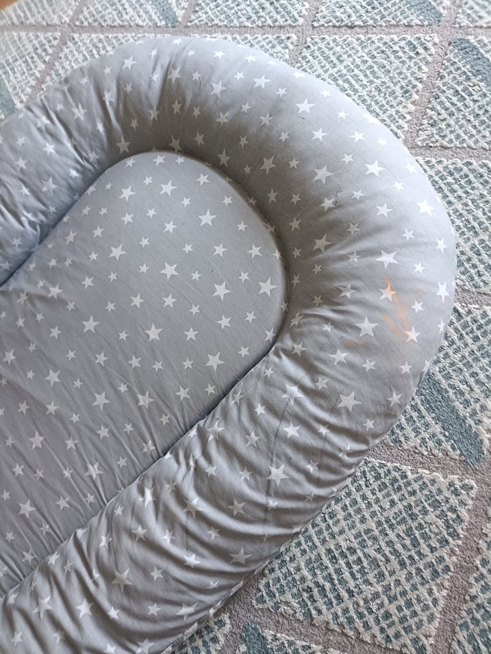 Gri Zigzag Desenli ve yıldız desenli yatak - Görsel 3